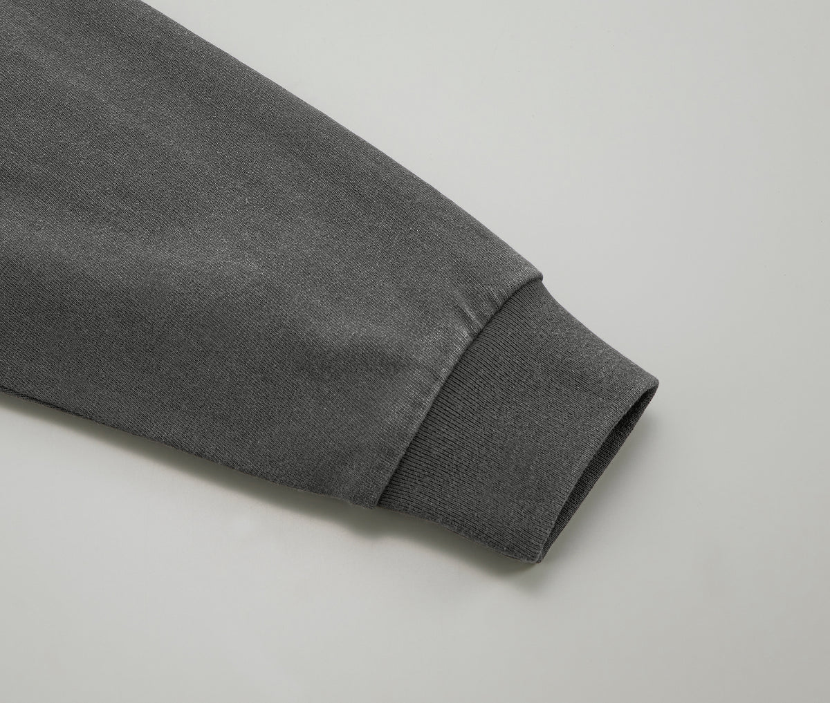 6.2オンス オープンエンド フェードウォッシュ ロングスリーブ Tシャツ（2.1インチリブ）